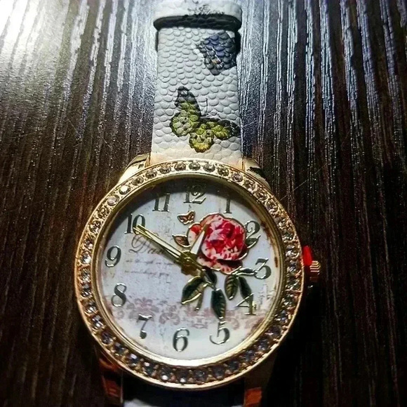 Rhinestone rose watch - Picture 3 of 6